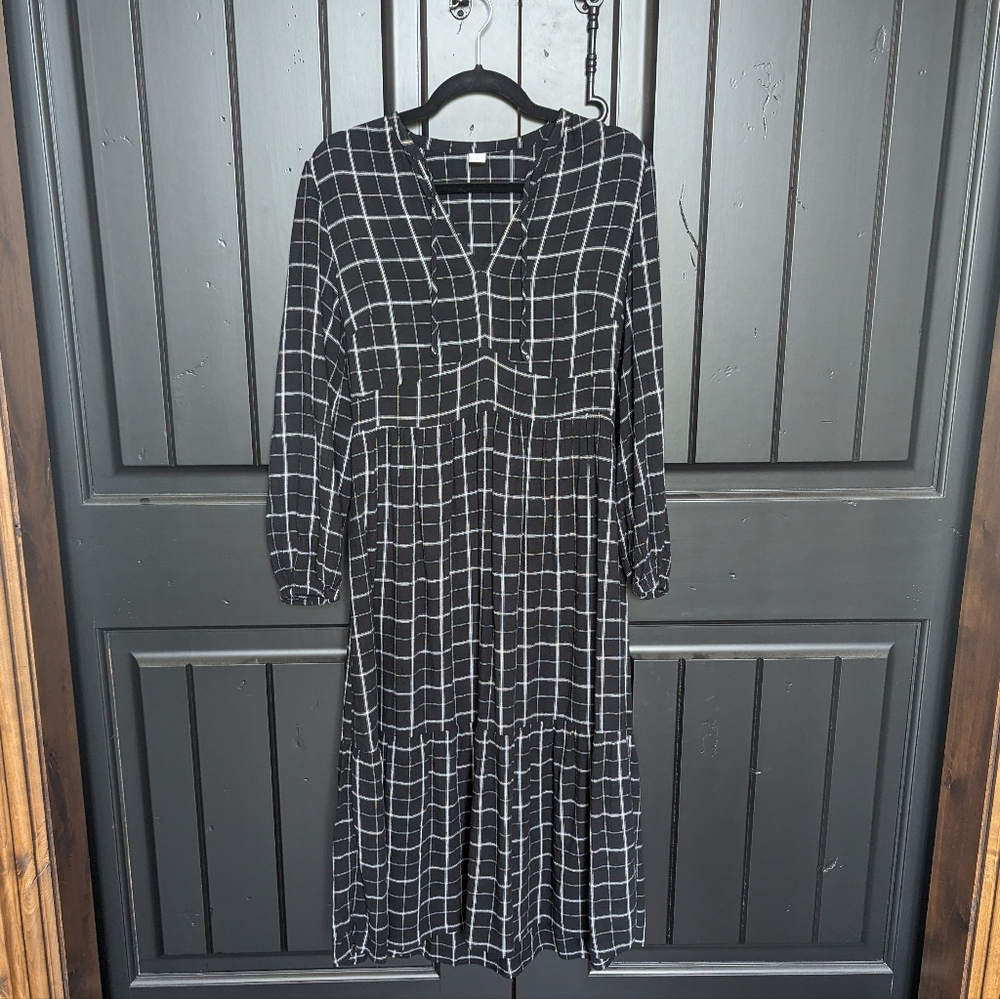 Old Navy Black and White Peasant Dress Size Small
